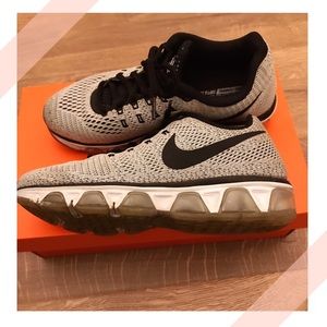 NIKE Tailwind 8